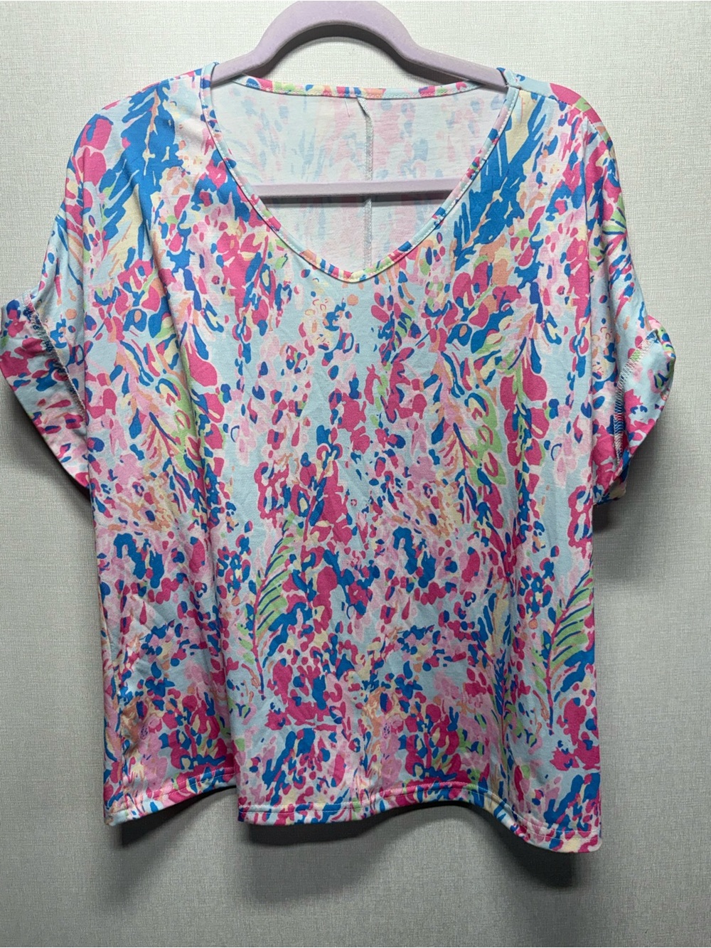 Multi Floral V-Neck Short Sleeve Top in Pink Blue